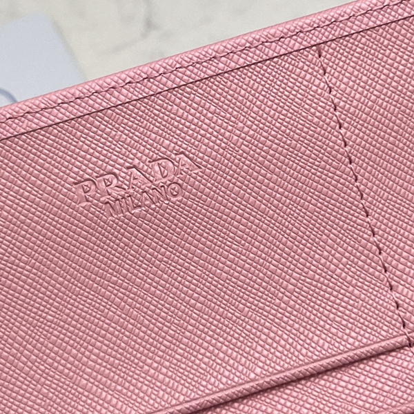 プラダ財布コピー着用イメージ